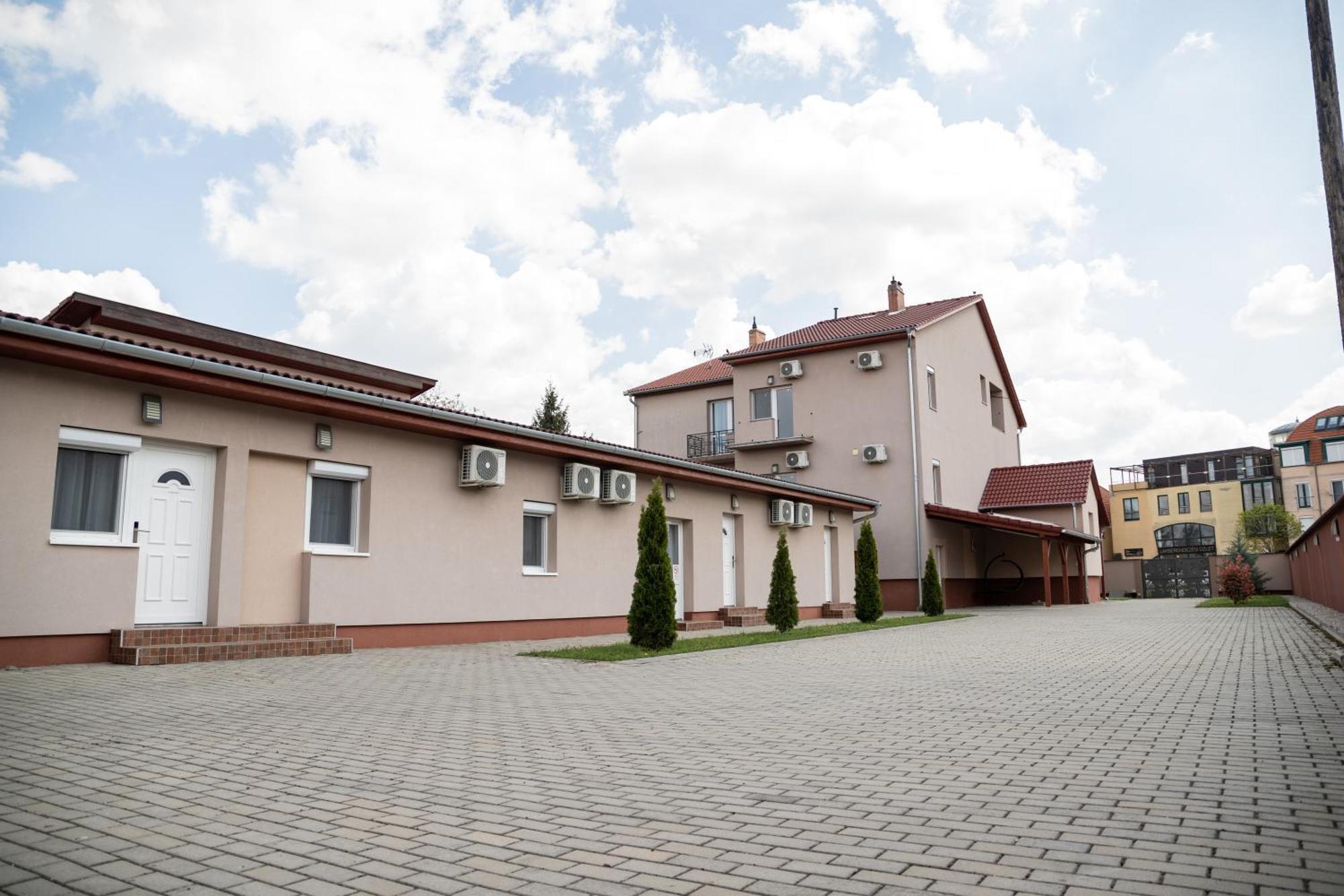 Farkas Villa Apartmanok Mórahalom Exterior foto